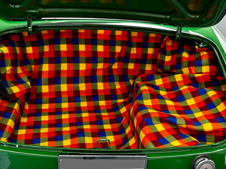 Image 13/14 of MG MGB (1976)