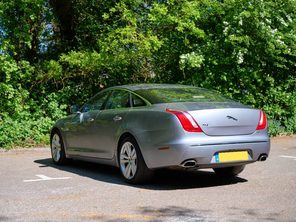 Image 9/50 of Jaguar XJ 5.0 (2012)