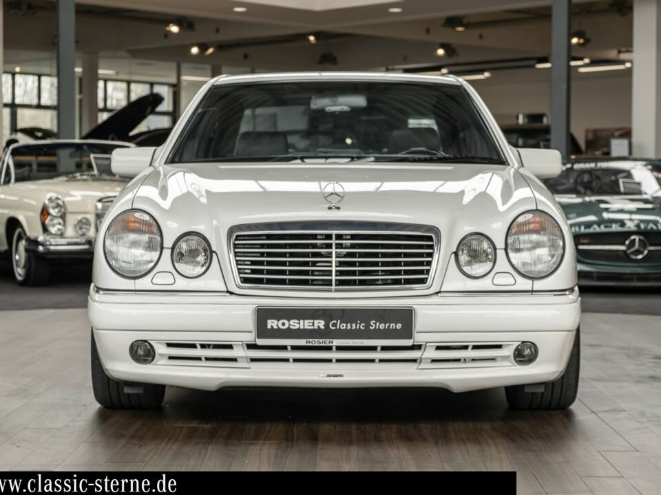 Imagen 8/15 de Mercedes-Benz E 60 AMG (1997)