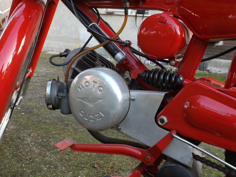 Immagine 25/41 di Moto Guzzi Motoleggera 65 (1952)