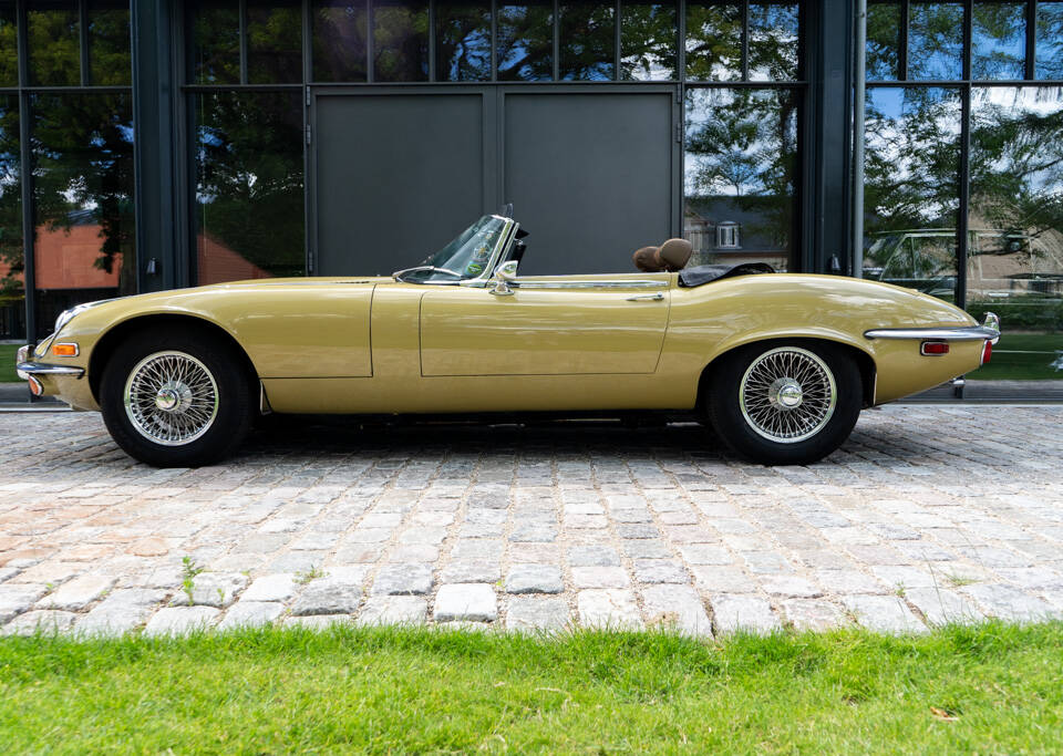 Image 4/31 of Jaguar E-Type V12 (1973)