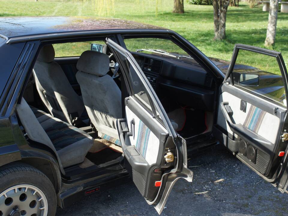 Bild 25/105 von Lancia Delta HF Integrale 16V (1990)
