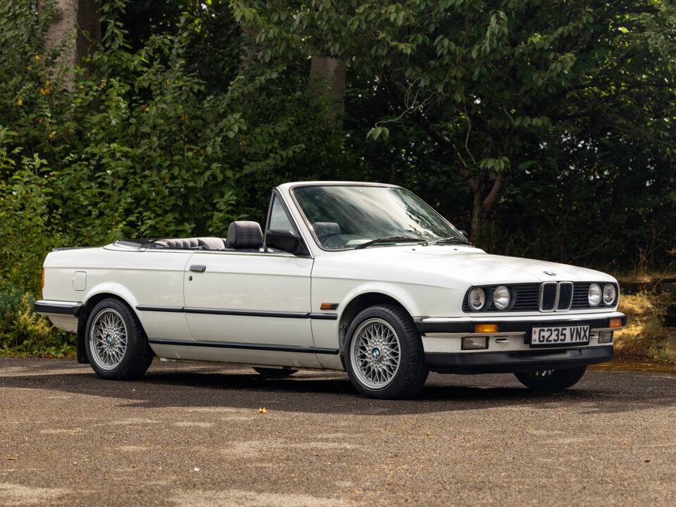 Afbeelding 18/48 van BMW 325i (1990)