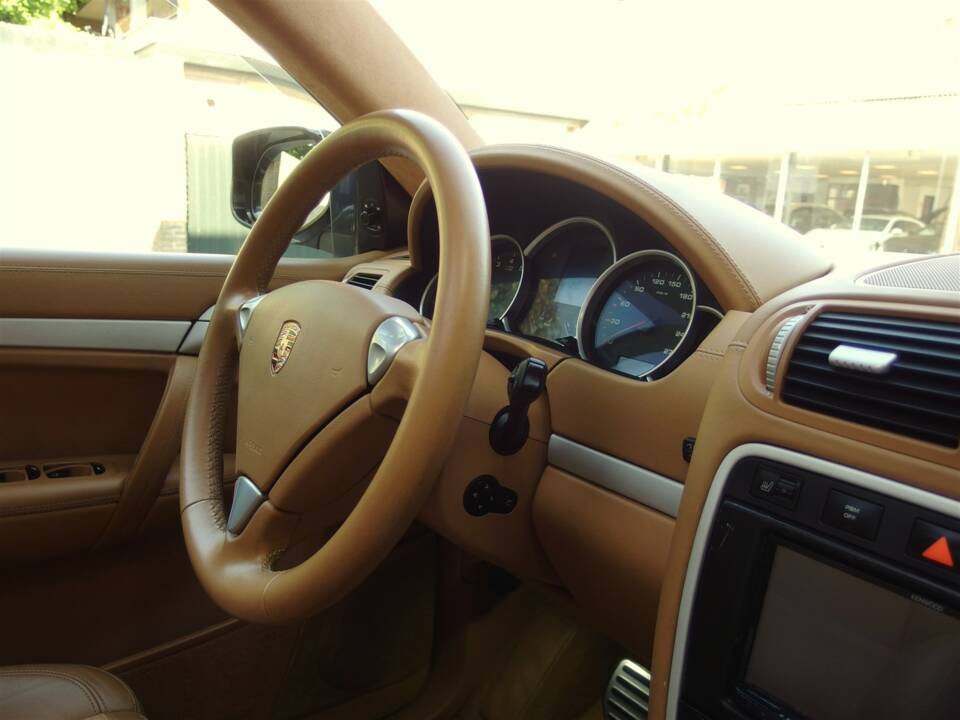 Image 48/98 of Porsche Cayenne GTS (2008)