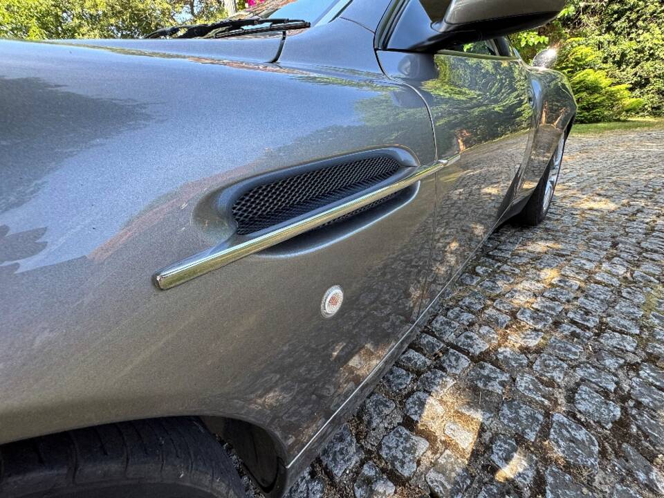 Image 34/40 of Aston Martin V12 Vanquish (2002)