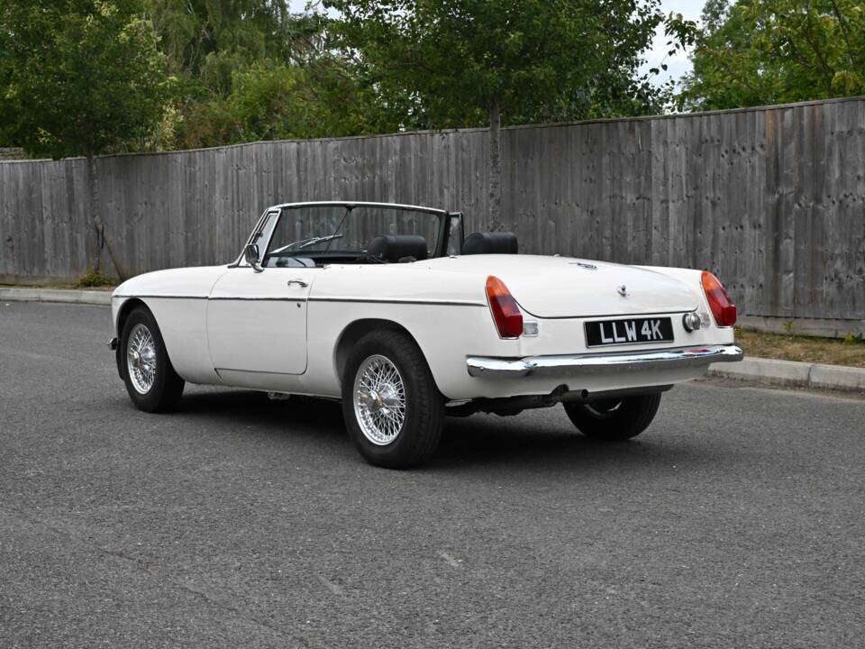 Image 8/50 of MG MGB (1972)