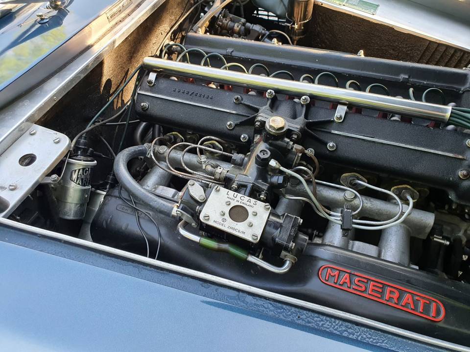 Image 36/58 of Maserati 3500 GTI Touring (1963)