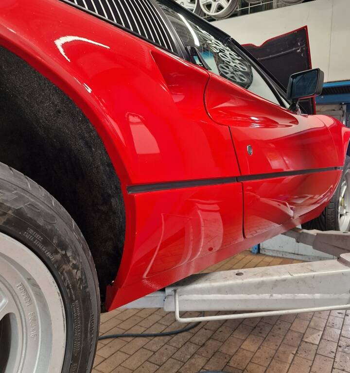 Image 18/82 of Ferrari 308 GTS Quattrovalvole (1983)