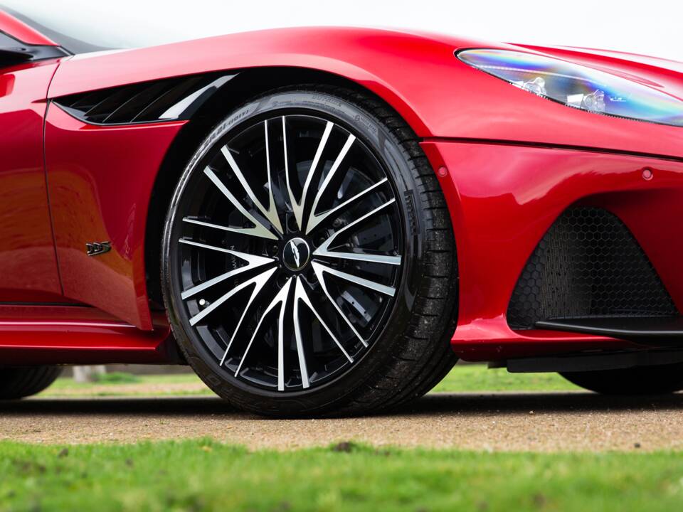 Immagine 8/84 di Aston Martin DBS 770 Ultimate Volante (2023)