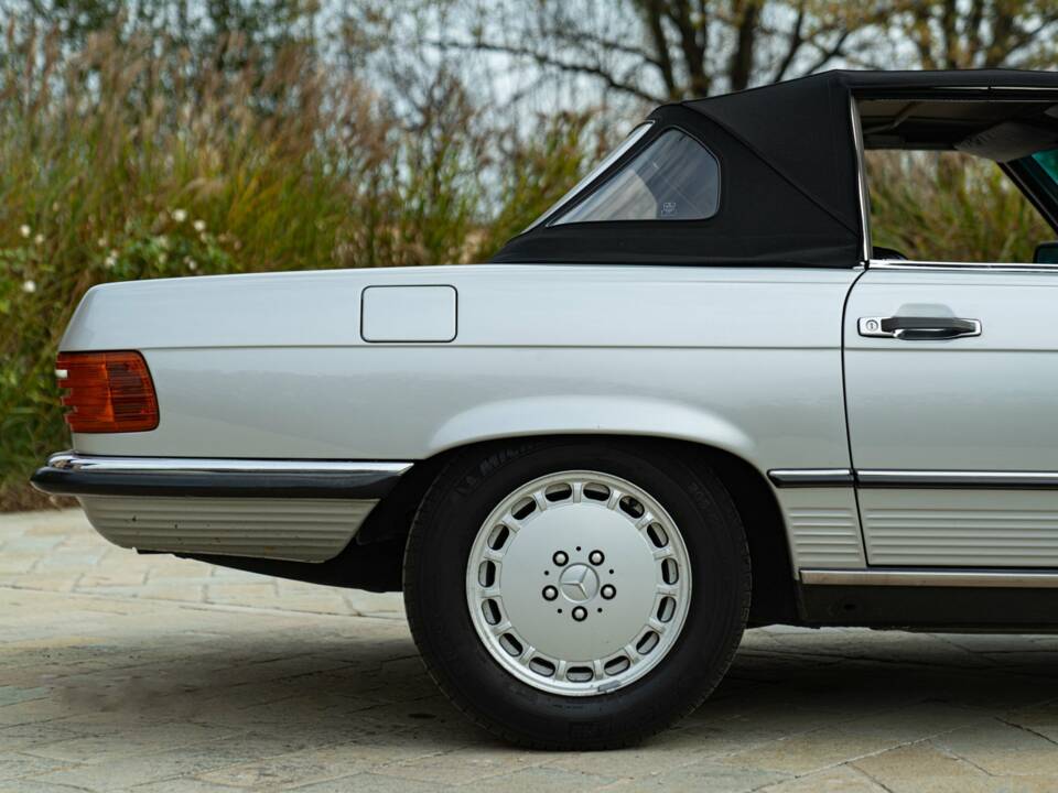 Image 25/50 of Mercedes-Benz 300 SL (1988)