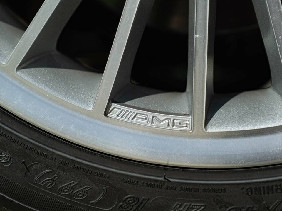 Image 32/50 of Mercedes-Benz SL 350 (2005)
