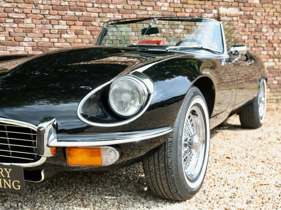 Image 39/50 of Jaguar E-Type V12 (1974)