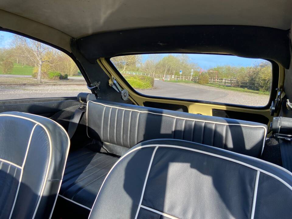 Image 14/20 of MG MGB GT (1967)