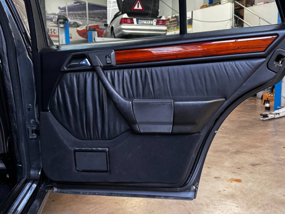 Bild 48/54 von Mercedes-Benz 300 TD Turbo (1993)