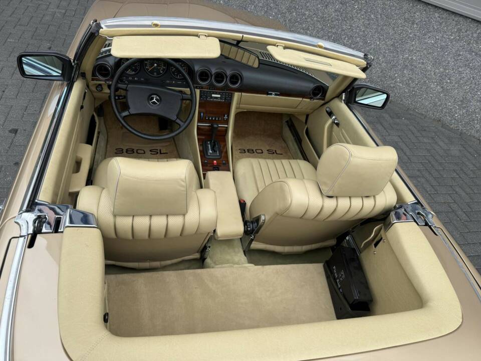 Obraz 24/50 pojazdu Mercedes-Benz 380 SL (1983)