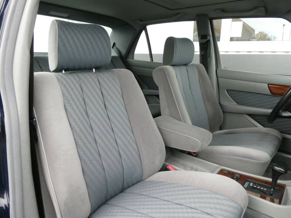 Bild 14/21 von Mercedes-Benz 300 SE (1990)