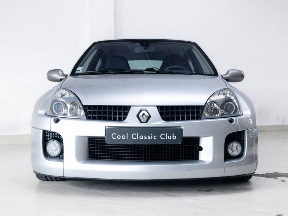 Image 2/32 of Renault Clio II V6 (2003)