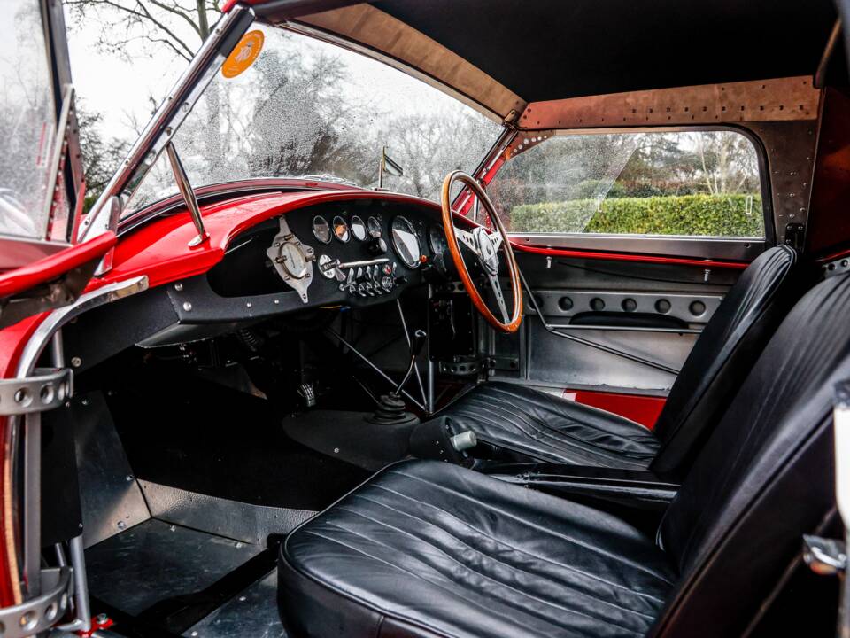 Image 38/49 of MG MGA 1850 (1960)