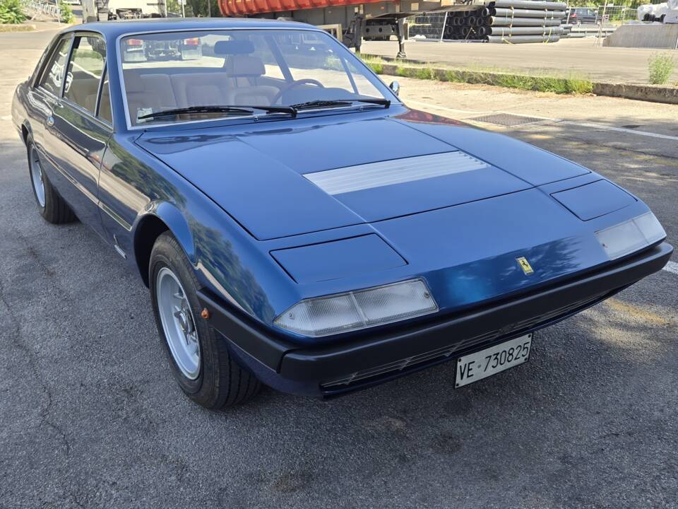 Image 16/77 of Ferrari 365 GT4 2+2 (1975)