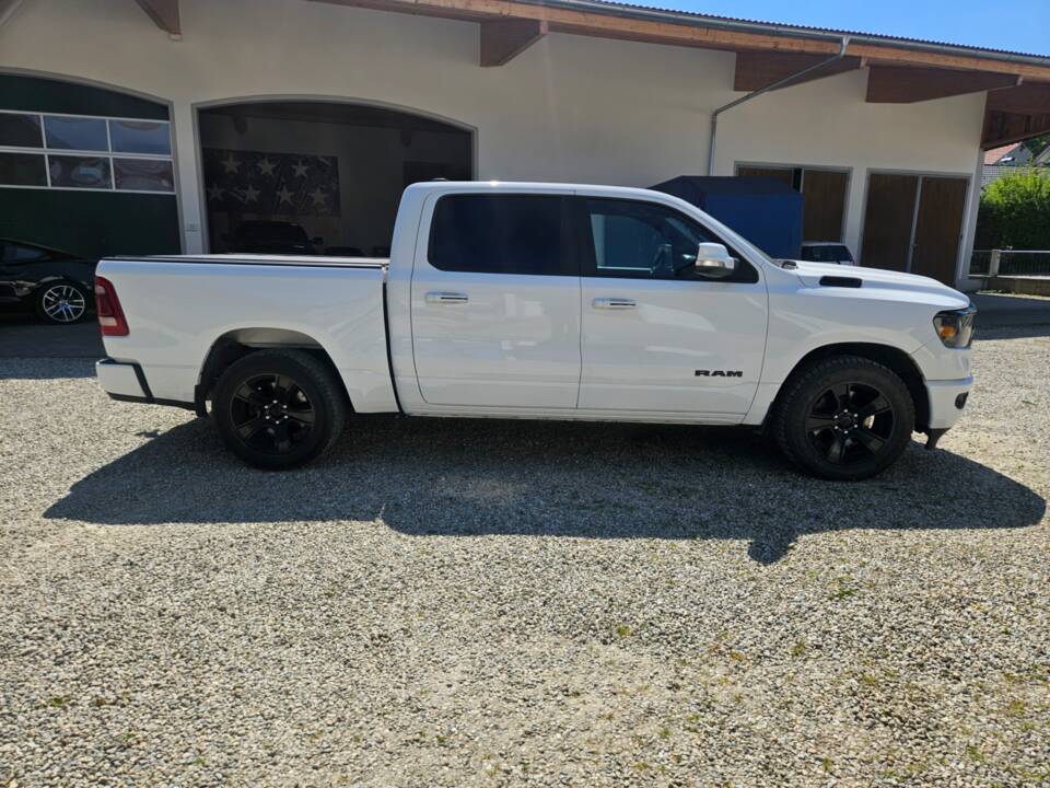 Image 4/62 of Dodge Ram 1500 (2020)