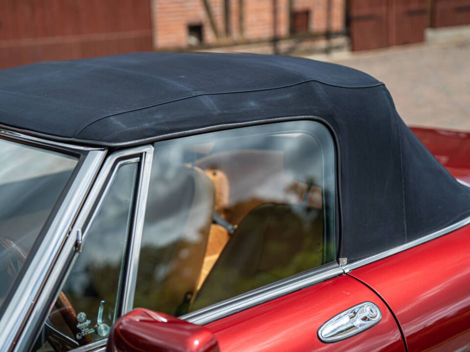 Image 2/42 of Alfa Romeo 2.0 Spider (1990)