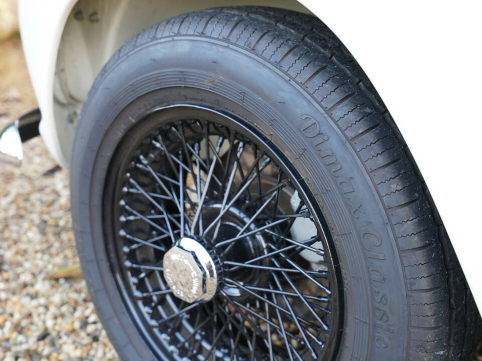 Image 24/50 of Triumph TR 250 (1968)