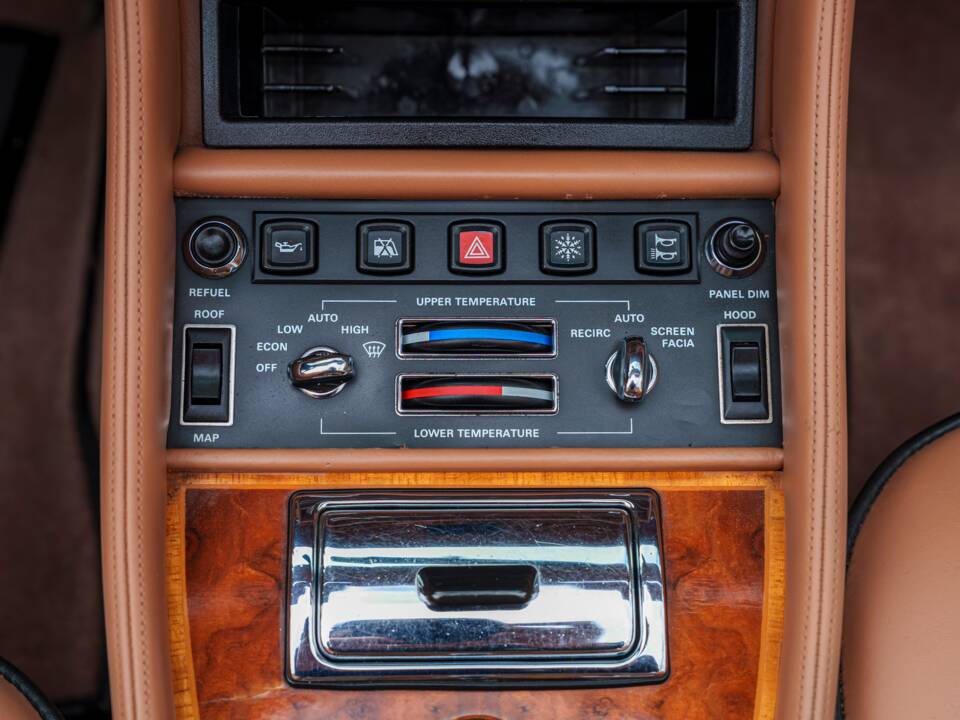 Image 22/29 of Rolls-Royce Corniche IV (1993)