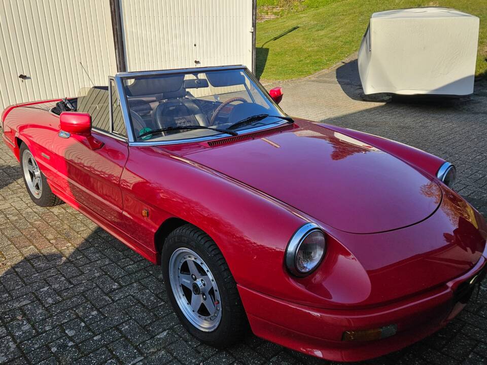 Image 2/11 of Alfa Romeo 1.6 Spider (1989)