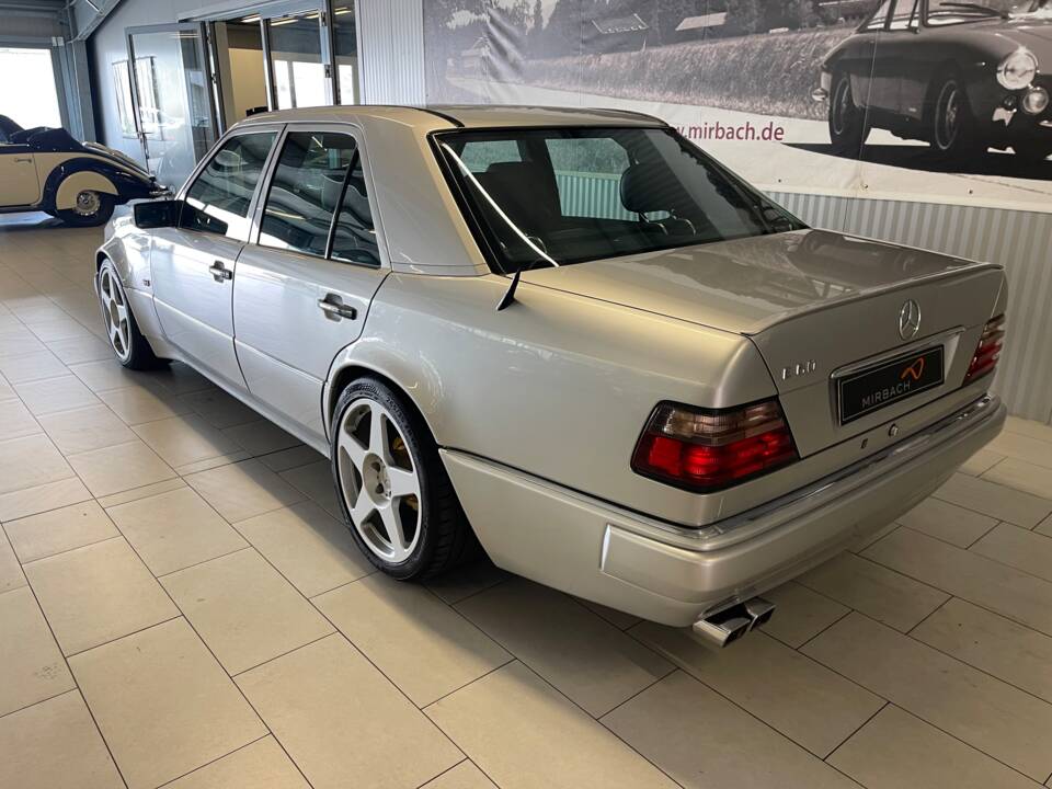 Bild 12/19 von Mercedes-Benz E 60 AMG (1993)