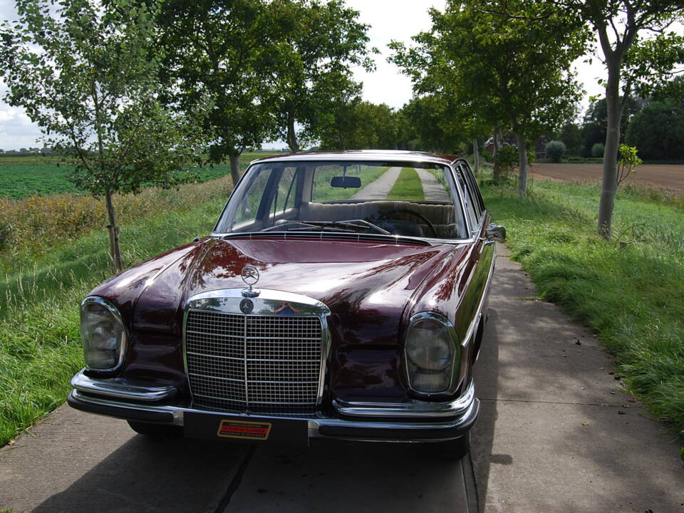 Image 17/58 of Mercedes-Benz 280 SE (1968)