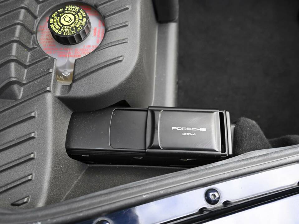 Bild 28/50 von Porsche 911 Carrera 4S (2004)