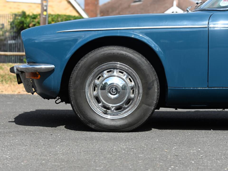 Image 10/21 de Daimler Double Six (1978)
