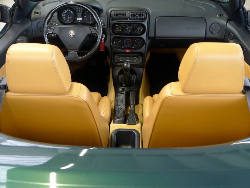 Image 38/42 of Alfa Romeo Spider 3.0 V6 12V (1997)