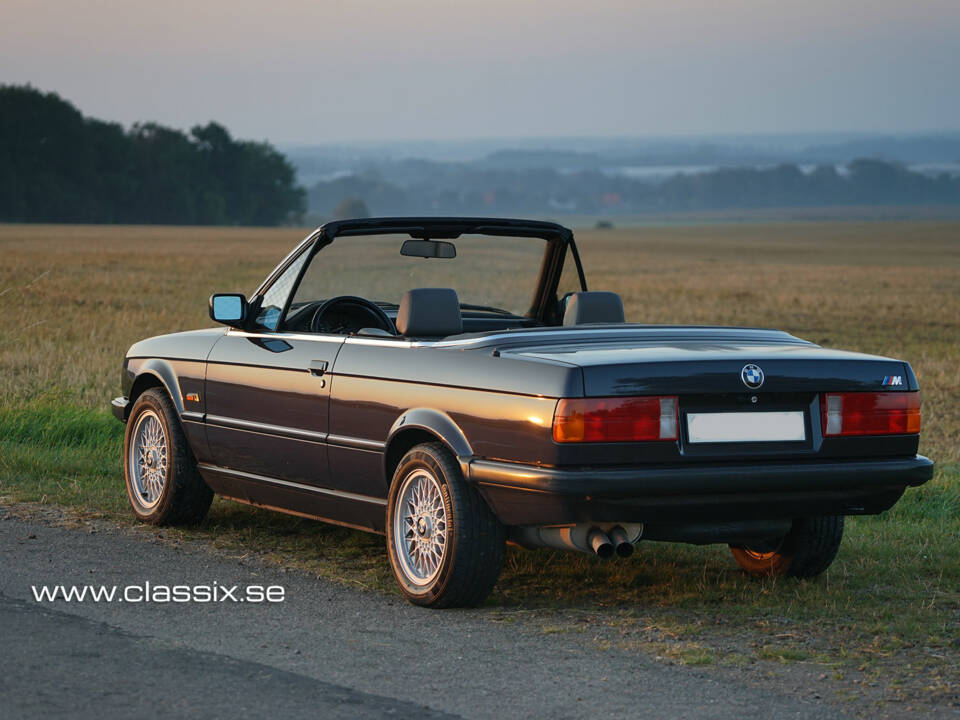 Imagen 2/24 de BMW 325i (1989)