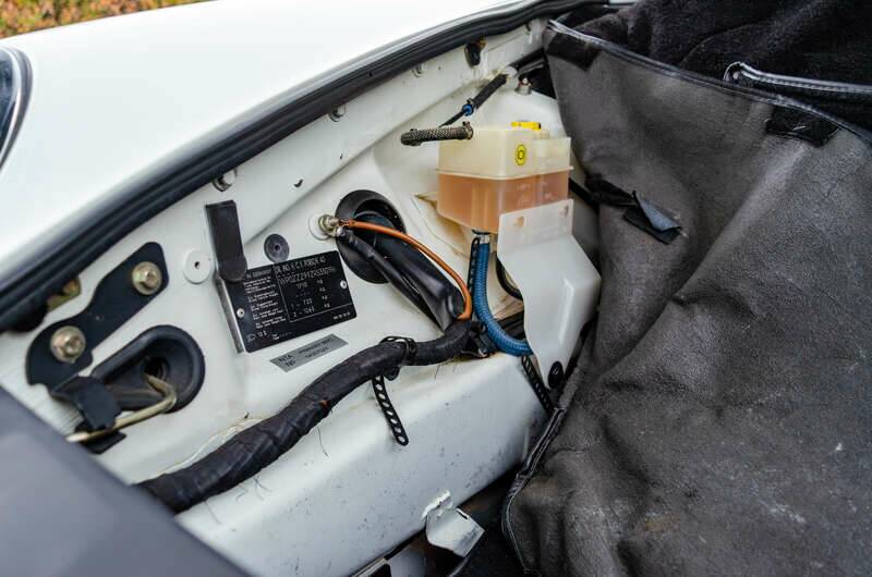 Bild 11/19 von Porsche 911 Carrera 2 (1994)
