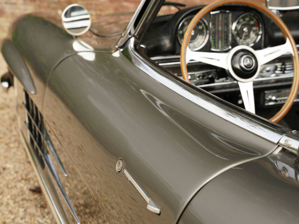 Image 31/50 of Mercedes-Benz 300 SL Roadster (1962)