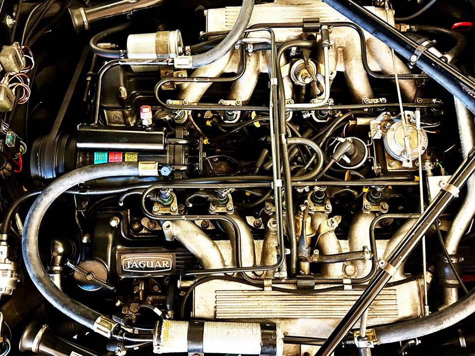 Image 12/13 of Jaguar XJ 12 (1979)