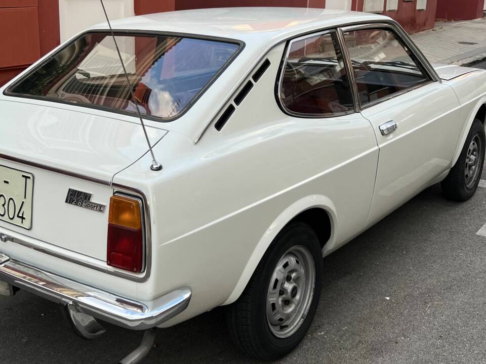 Image 5/7 of FIAT 128 Sport Coupe (1973)