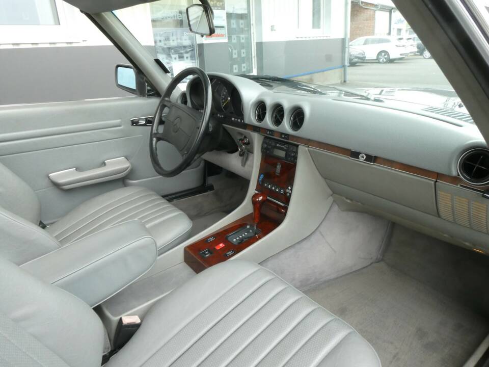 Image 12/25 of Mercedes-Benz 560 SL (1989)
