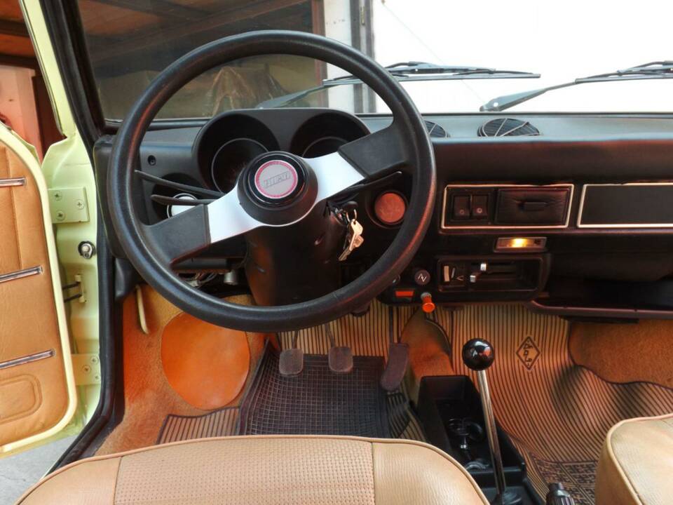 Image 19/50 of FIAT 128 Sport Coupe (1974)