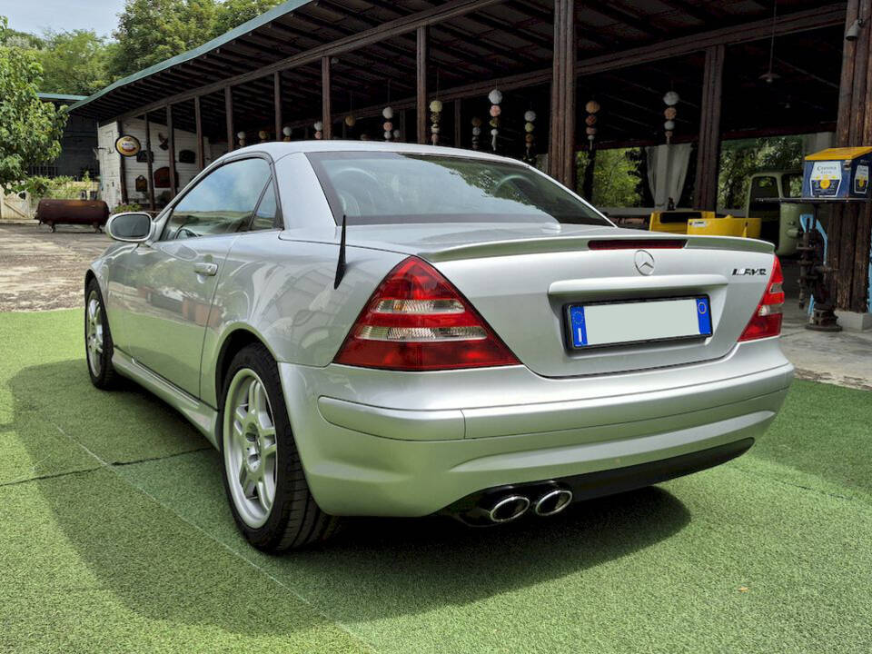Afbeelding 57/63 van Mercedes-Benz SLK 32 AMG (2001)