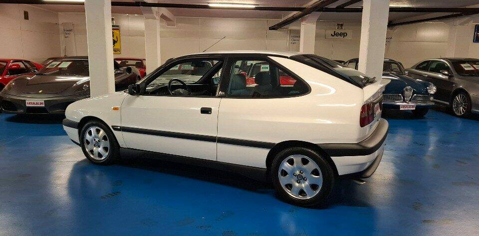 Image 19/49 of Lancia DELTA HPE 2.0 16V TURBO 3 (1997)
