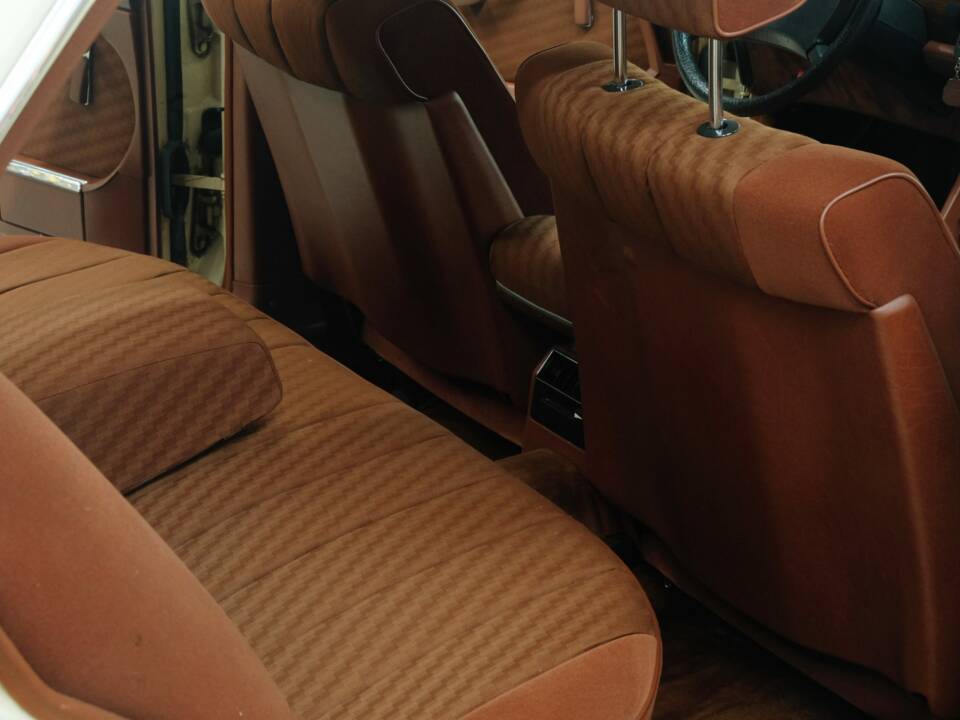 Bild 33/50 von Mercedes-Benz 380 SE (1980)