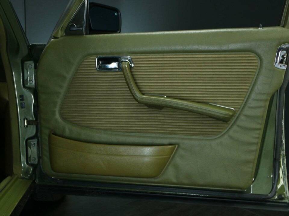 Bild 35/50 von Mercedes-Benz 300 D (1981)