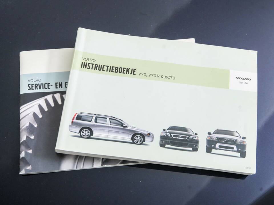 Bild 44/48 von Volvo V 70 2.4 (2006)