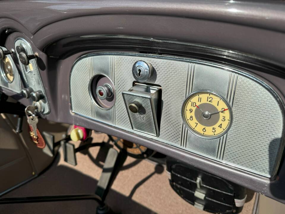 Image 64/75 of Packard One-Twenty (1936)