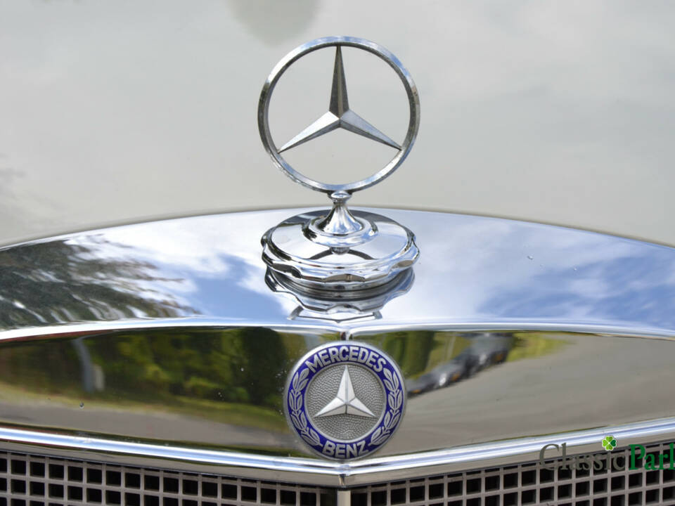 Image 48/50 of Mercedes-Benz 200 (1965)