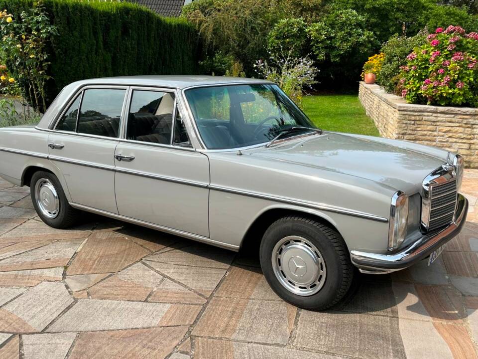 Bild 1/14 von Mercedes-Benz 200 (1972)
