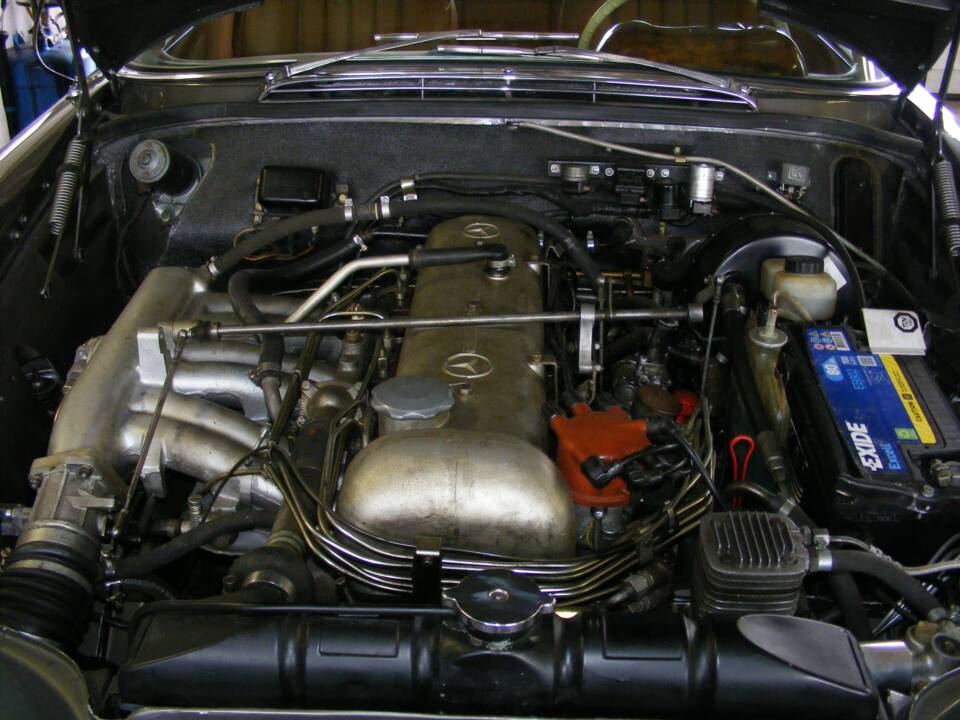 Afbeelding 46/68 van Mercedes-Benz 300 SE (1964)