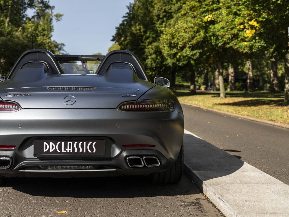 Image 16/36 of Mercedes-AMG GT-S (2019)